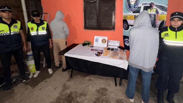 Dos detenidos tras operativos por una causa de robos.