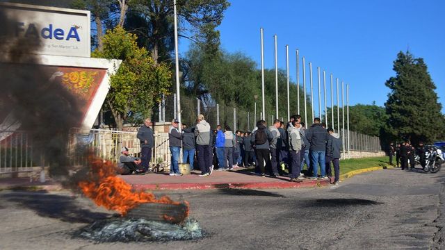 Los trabajadores de Fadea reclamaron en las calles de Córdoba.