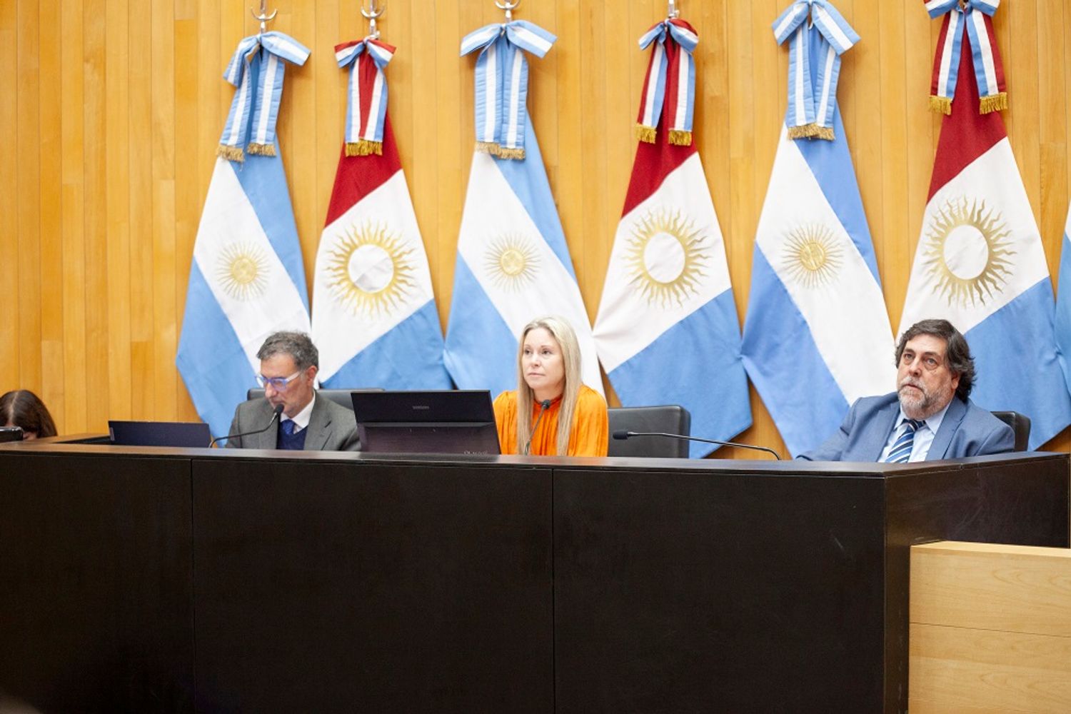 La sesión culminó en la noche del miércoles 8 de abril.