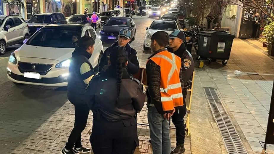 Multas y arresto en Córdoba: los detalles de las duras sanciones para "naranjitas" y limpiavidrios