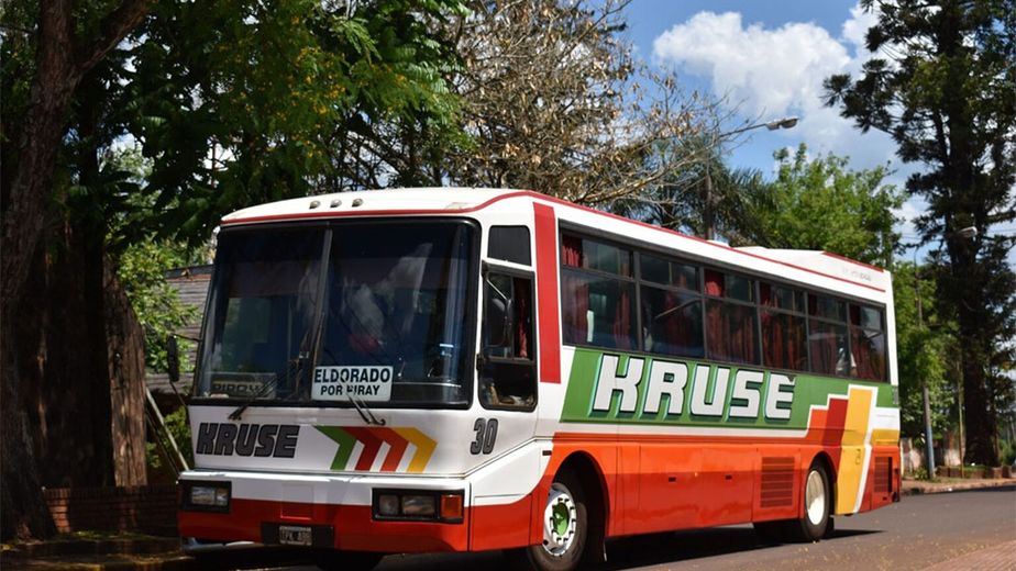 Paro de colectivos: comienza a normalizarse el servicio interurbano entre Montecarlo, Puerto Piray y Eldorado.
