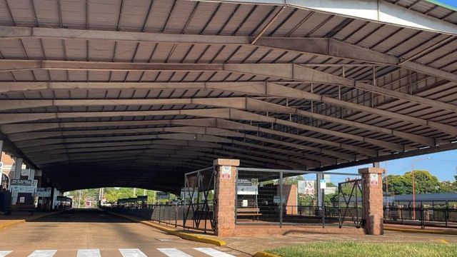 Paro de colectivos en Misiones: choferes esperan el pago y el servicio continúa afectado.