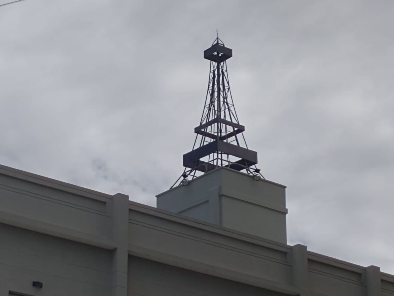 "Torre Eiffel" Tres Arroyos