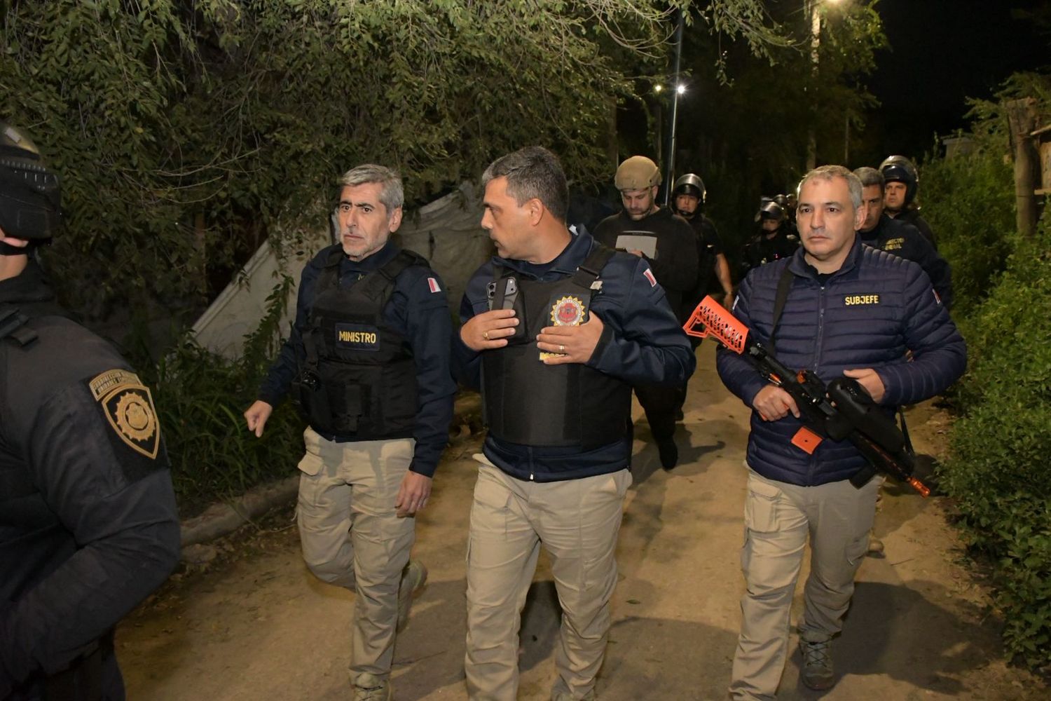 Juan Pablo Quinteros, ministro de Seguridad, y jefes policiales, presentes en el operativo de saturación.
