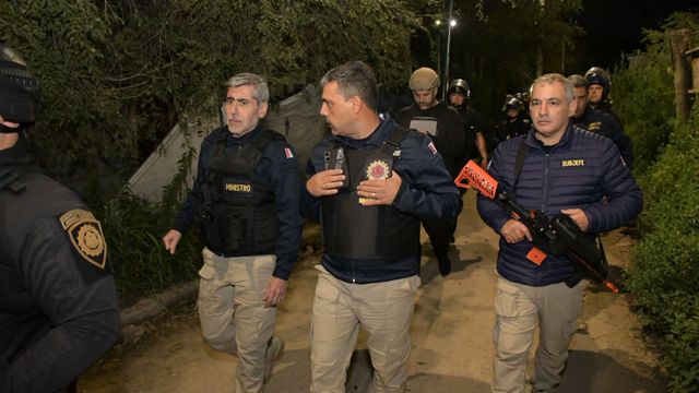 Juan Pablo Quinteros, ministro de Seguridad, y jefes policiales, presentes en el operativo de saturación.
