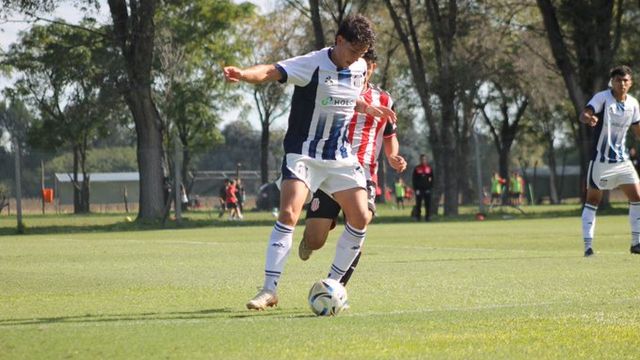 Talleres derrotó a Barracas Central y se afirma en los primeros puestos del torneo de Reserva.