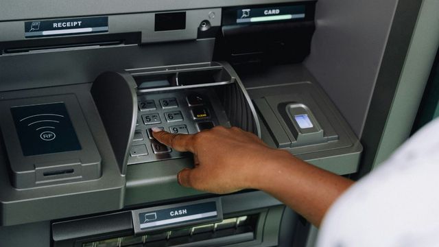 Incertidumbre por el fin de las actividades de un banco.