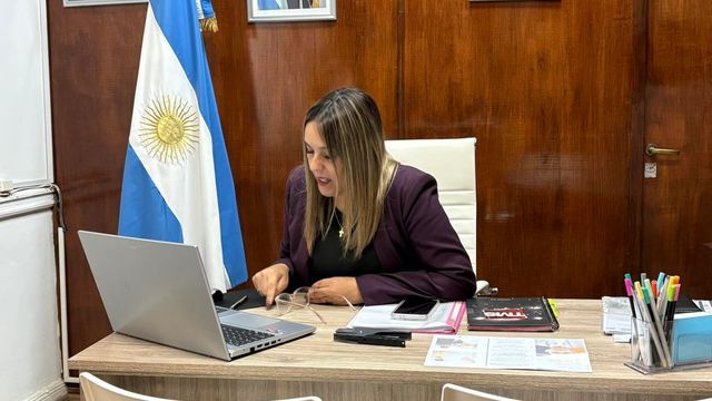 Roxana Díaz mantuvo una reunión virtual con Juan Torreiro para intercambiar experiencias y avanzar en líneas de trabajo conjunto.