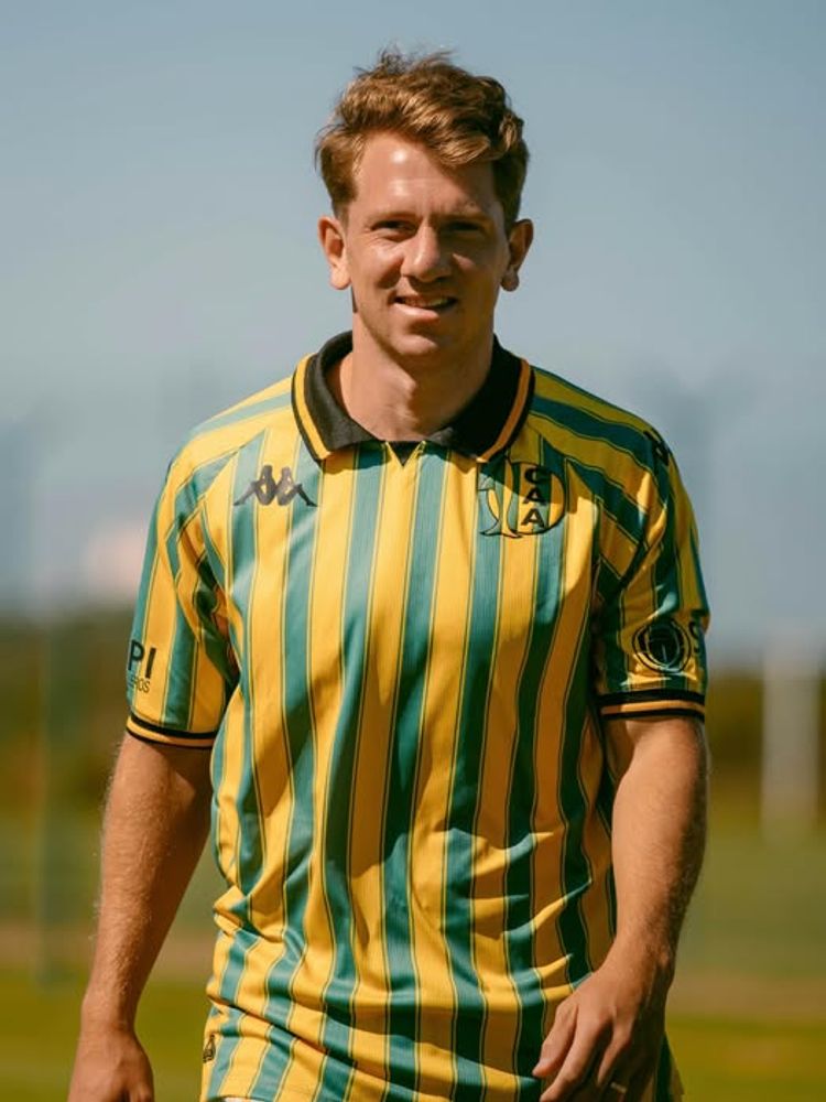 Aldosivi oficializó la contratación de Esteban Rolón con esta imagen.