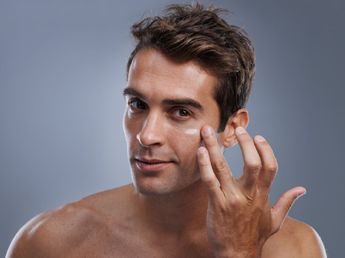 La ANMAT prohibió una crema antiage para hombres y varios productos cosméticos por riesgos para la salud