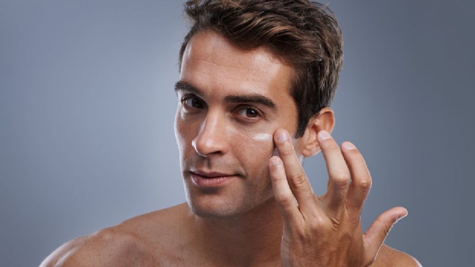 La ANMAT prohibió una crema antiage para hombres y varios productos cosméticos por riesgos para la salud