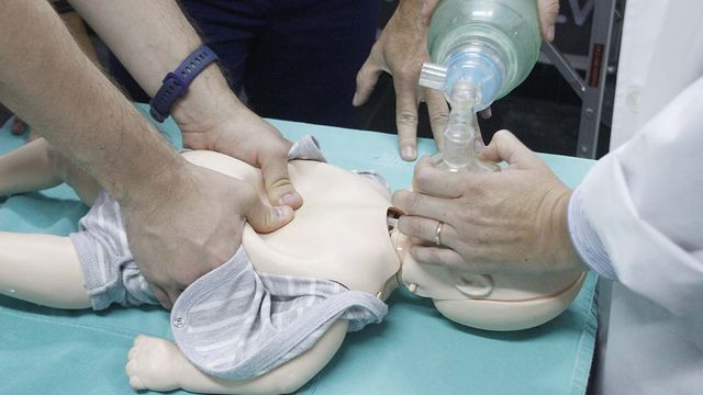 El dispositivo ya capacitó a más de 550 profesionales y también trabaja con familias y docentes para mejorar la respuesta ante emergencias.