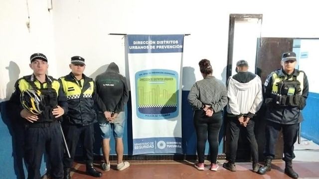 Los sospechosos fueron trasladados a la base y quedaron a disposición de la fiscalía.