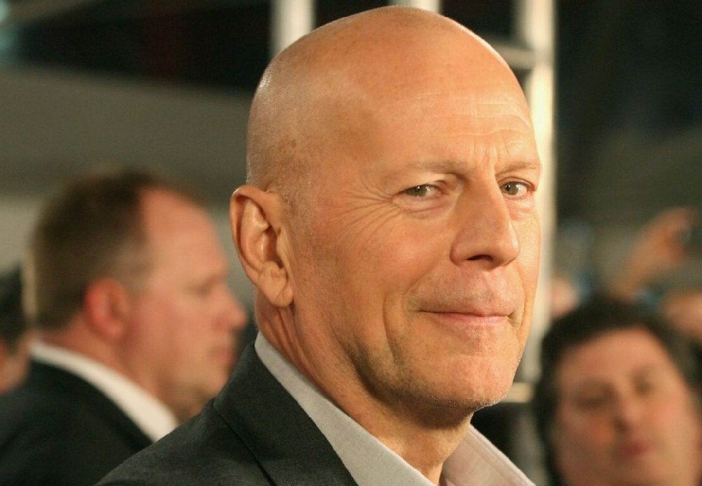 El síntoma de la enfermedad de Bruce Willis que su familia confundió y por qué no detectaron antes la demencia