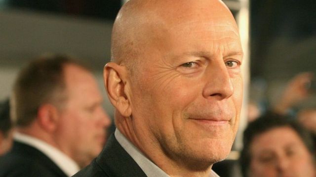 El síntoma de la enfermedad de Bruce Willis que su familia confundió y por qué no detectaron antes la demencia