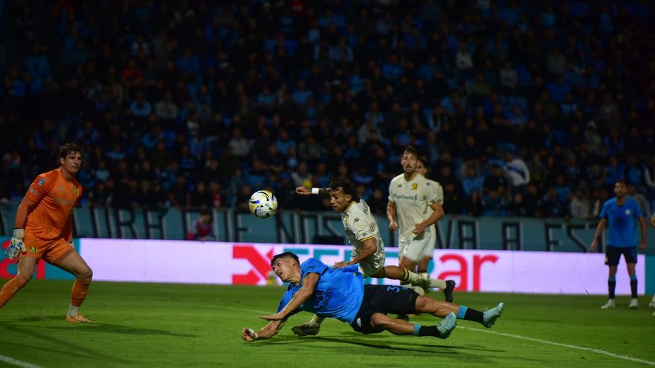 Belgrano volvió al triunfo frente a Aldosivi, terminó con 10 y sufriendo más de la cuenta