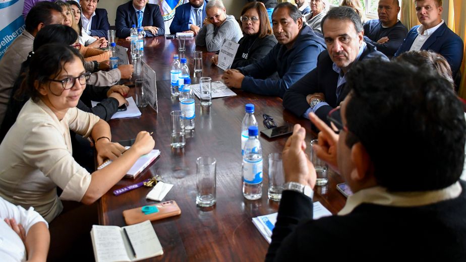 El presidente del Concejo Deliberante de San Salvador de Jujuy, Gastón Millón, encabezó la reunión con integrantes del Sindicato de Empleados y Obreros Municipales (SEOM).