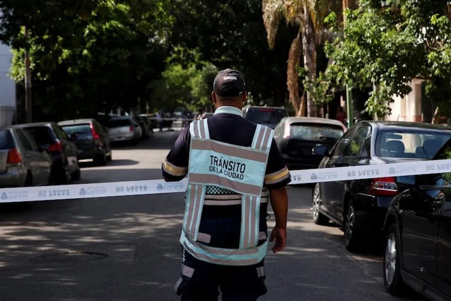 Una mujer de 25 años murió tras caer de un colectivo en Villa Devoto y ser atropellada por el mismo vehículo en el que se trasladaba.
