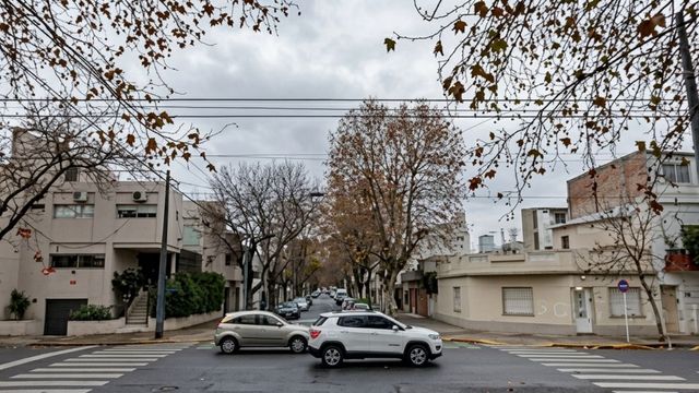 Tragedia en Villa Devoto: una mujer murió tras caer del colectivo y ser atropellada.