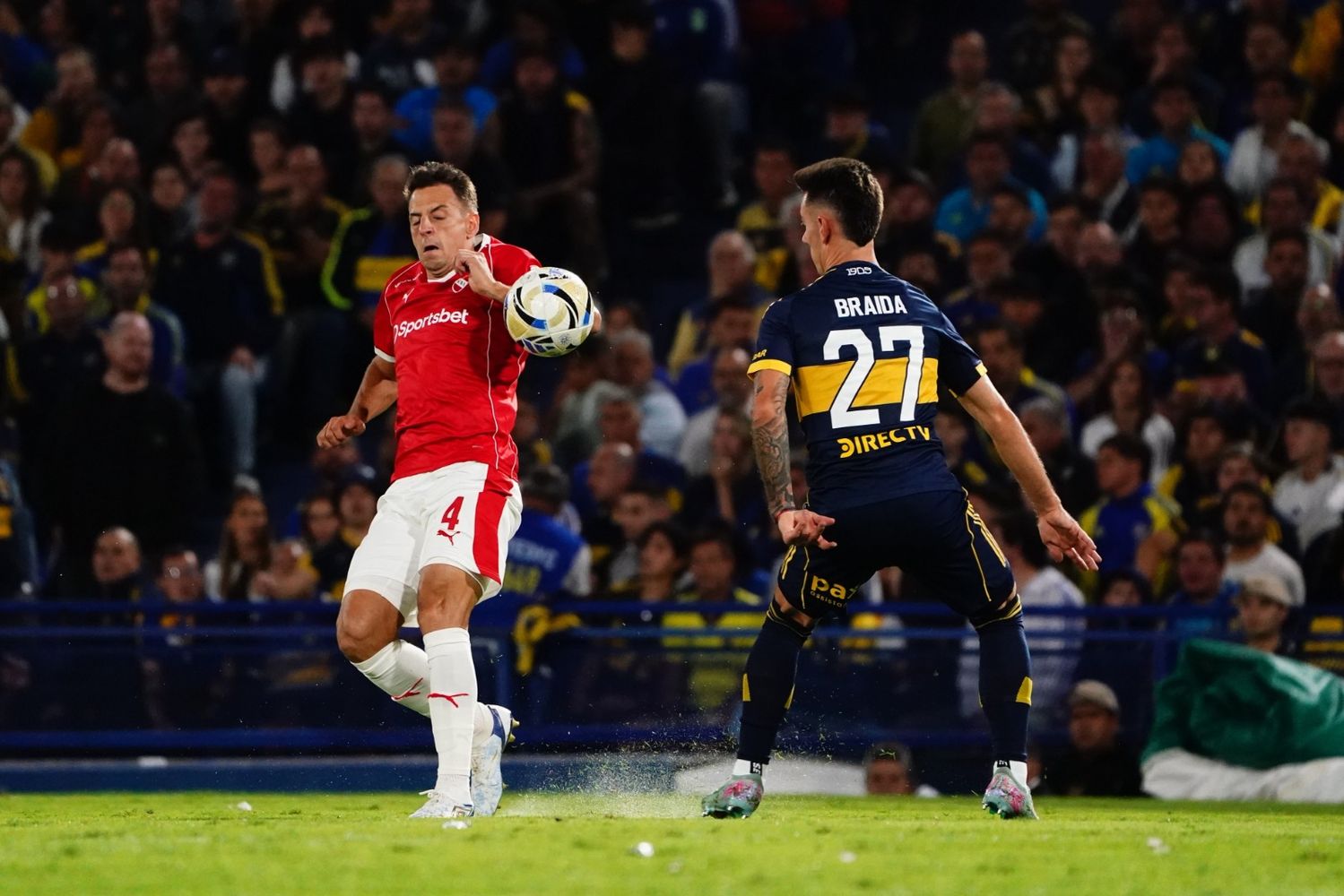 Boca reclamó mano de Santiago Arias en la acción previa al gol de Independiente.
