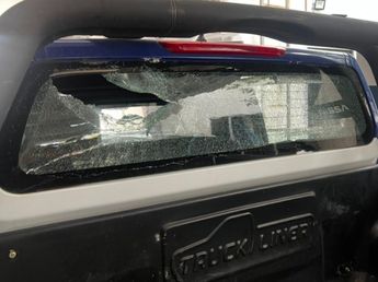 Violencia en Córdoba: activó el botón antipánico, detuvieron a su ex y vecinos atacaron a la Policía