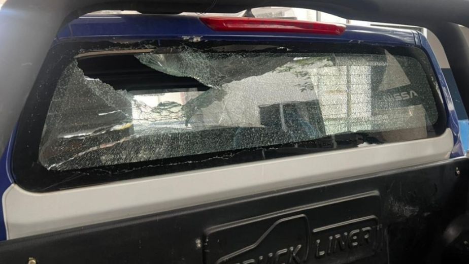 Violencia en Córdoba: activó el botón antipánico, detuvieron a su ex y vecinos atacaron a la Policía