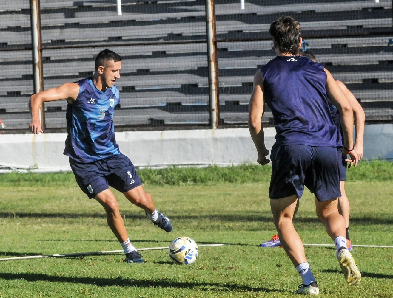 Por estas horas parece improbable que Emiliano Endrizzi vuelva a vestir la camiseta de Gimnasia y Esgrima de Jujuy, después del episodio que protagonizó cuando estaba a bordo de un avión y que activó rigurosos protocolos de seguridad.