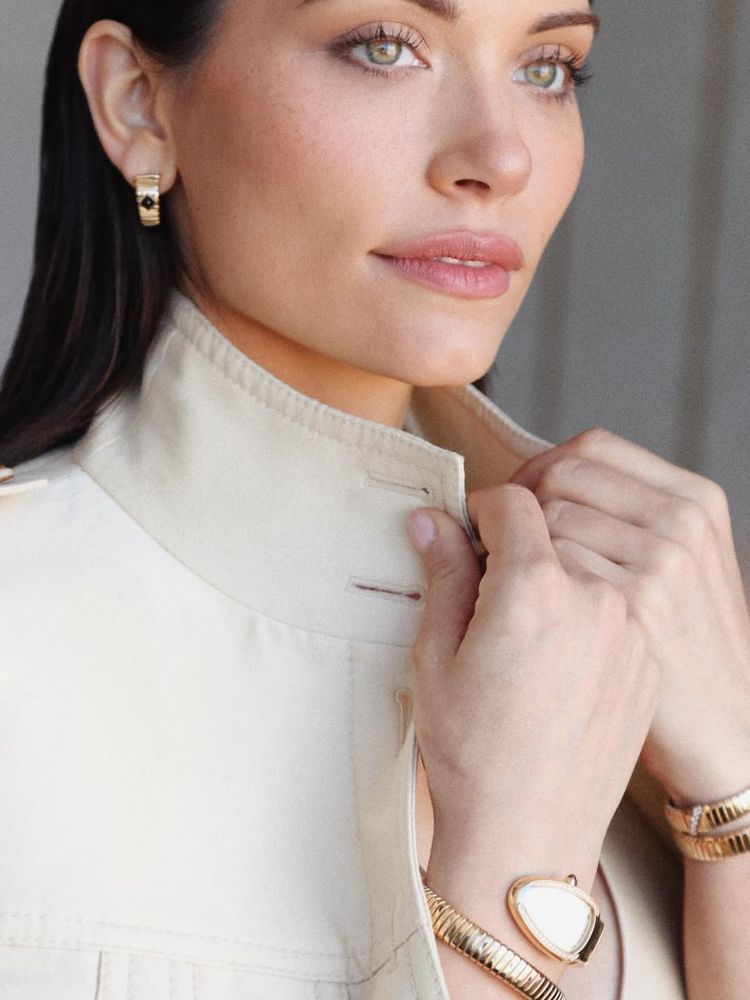 Eva De Dominici apostó por un look estilo sastrero en tonos neutros y arrasó en Instagram