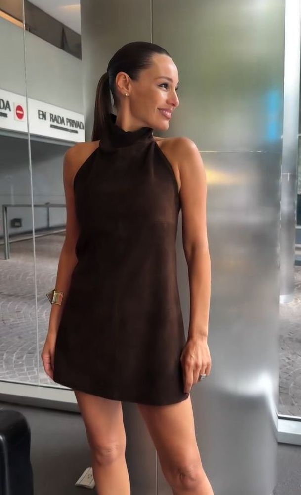 Pampita se la jugó por el color de la temporada y desbloqueó una nueva tendencia en vestido