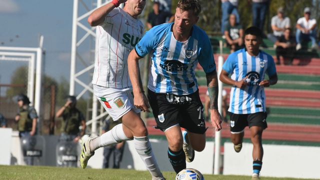 Cristian Menéndez (foto) y Mauro Cachi anotaron los goles de un “Lobo” jujeño que no se quedó con el baldazo de agua fría en contra y pudo llevarse tres unidades en el bolso.
