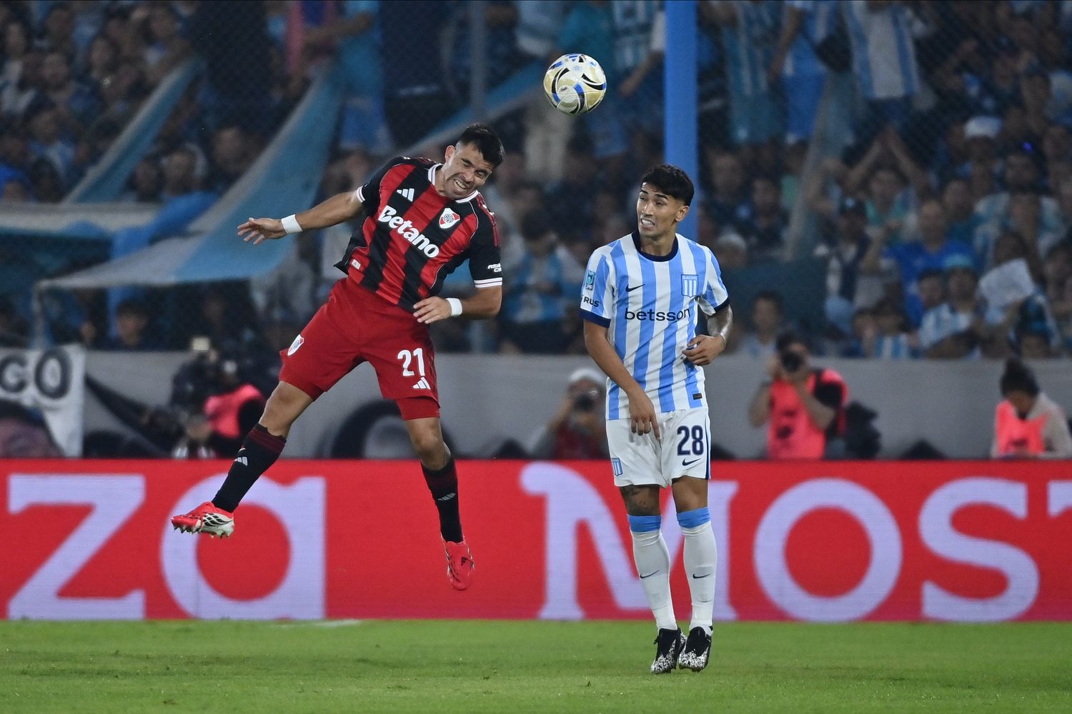 Racing y River jugaron en el Cilindro de Avellaneda
