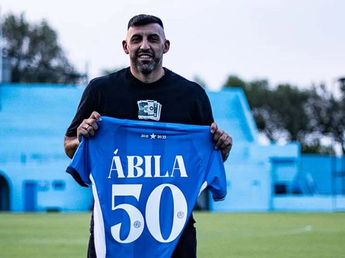 Estudiantes de Río Cuarto pasó la escoba y apartó a Wanchope Ábila y otros jugadores de su plantel