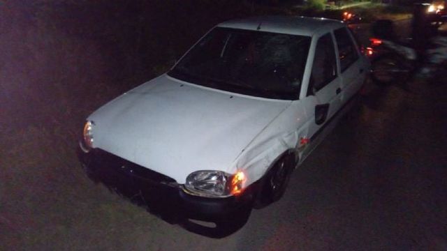 El conductor abandonó el vehículo tras el choque y escapó hacia un descampado.