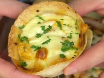 Canastitas cremosas de pollo: la receta exprés que se hace con tortillas y en muy pocos pasos
