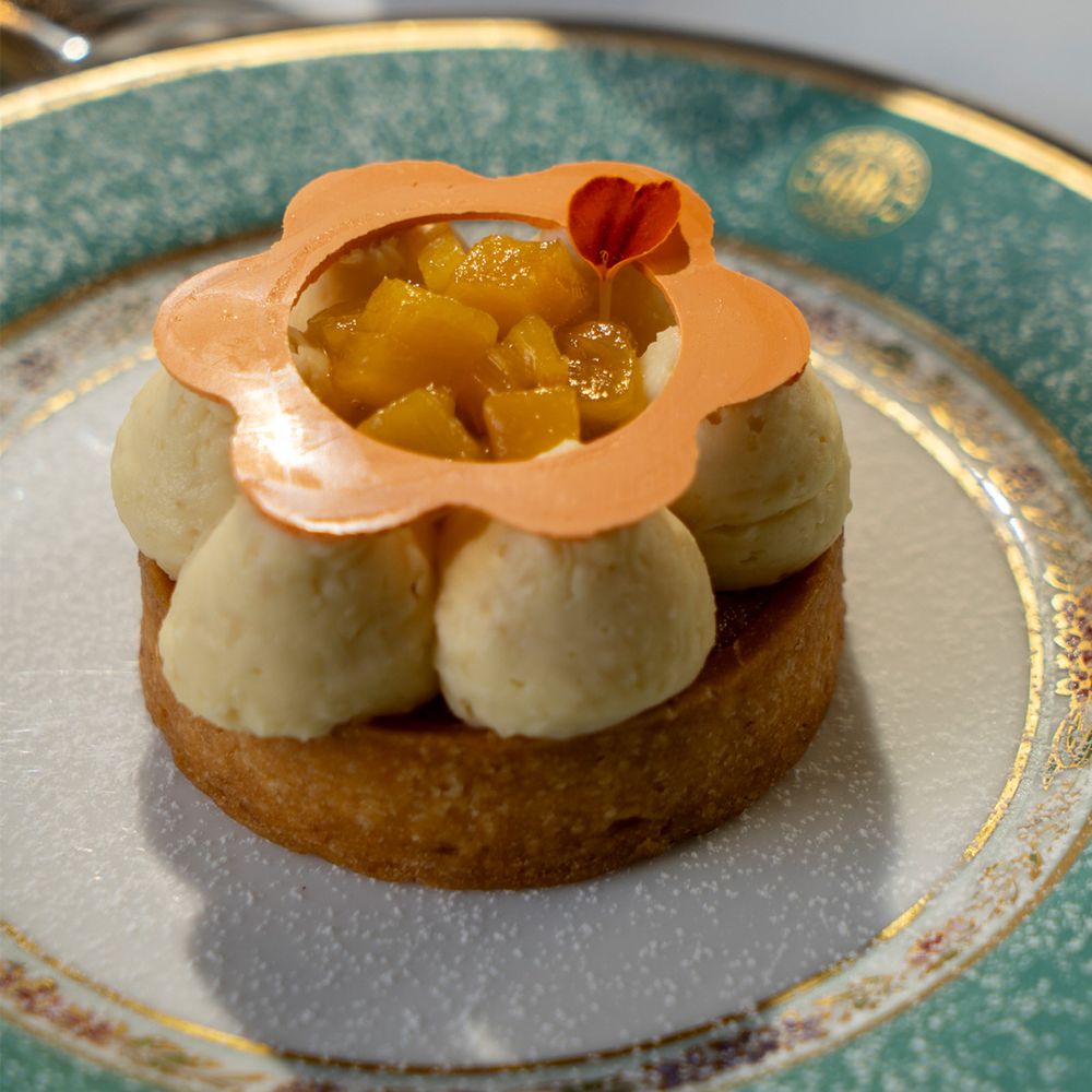 Scones con mermeladas artesanales y pâtisserie de primer nivel.