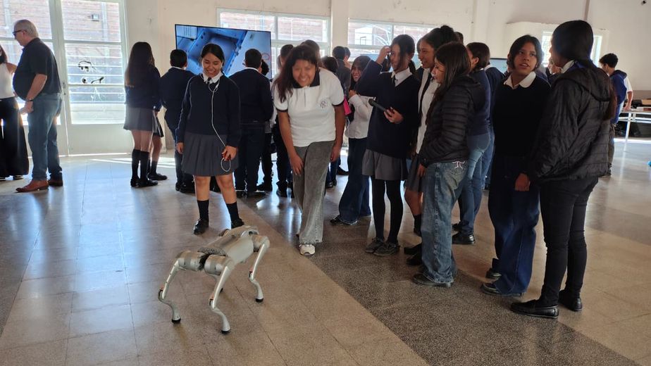 Tecnología, robótica y simuladores en una experiencia educativa en Santa María