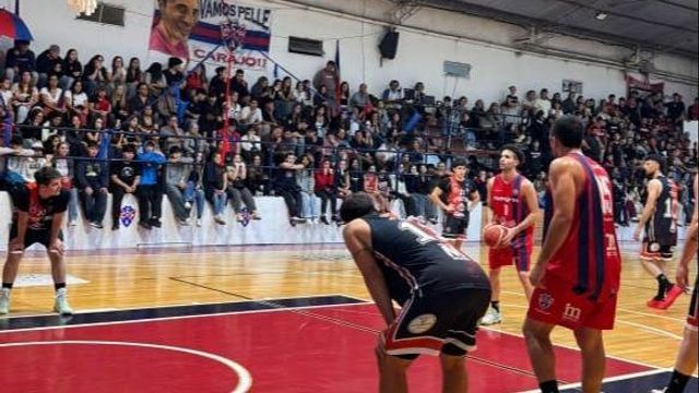 Pellegrini sigue como puntero e invicto en la Liga de Bronce.