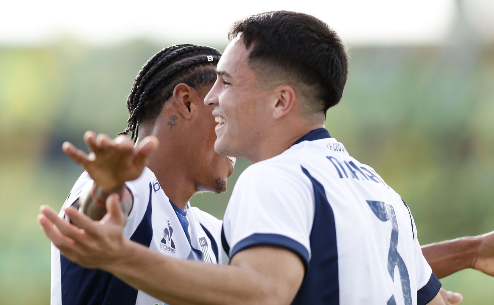 Tarde soñada para Alexandro Maidana, por sus dos goles en la victoria de Talleres.