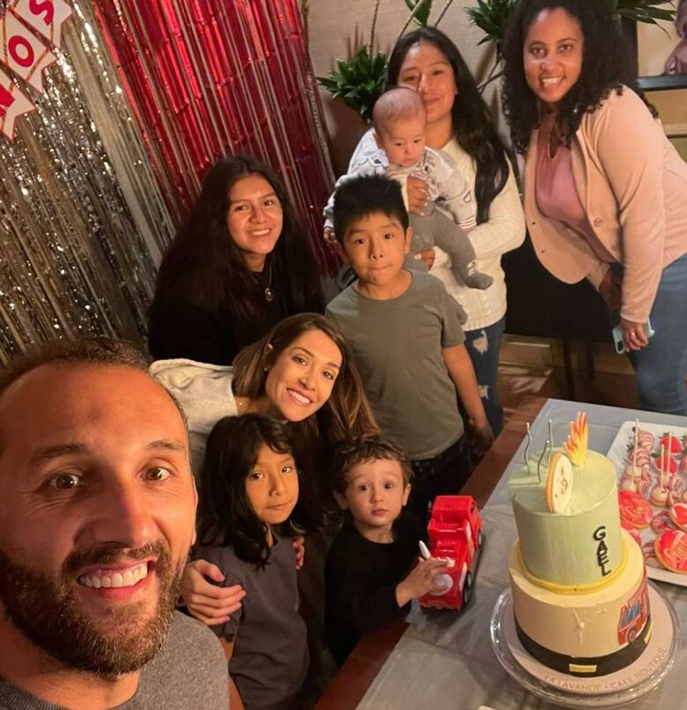 Un futbolista cordobés le cambió la vida a la niñera de sus hijos.