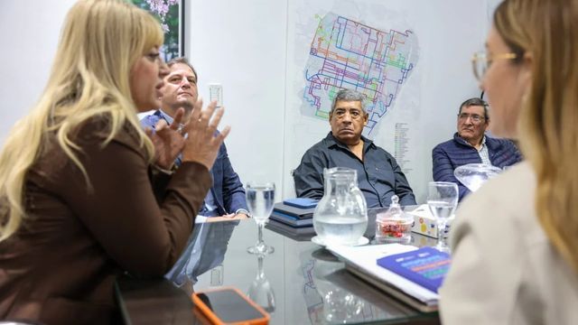 El encuentro se realizó en el marco del plan de racionalización del transporte urbano que impulsa la Municipalidad de San Miguel de Tucumán.