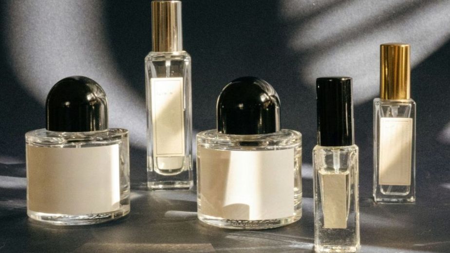 Los mejores trucos para reutilizar los envases vacíos de perfumes.