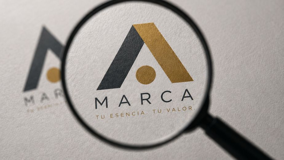 El rediseño de una marca es un proceso estratégico que busca mantener su esencia, pero adaptarla a los nuevos tiempos.