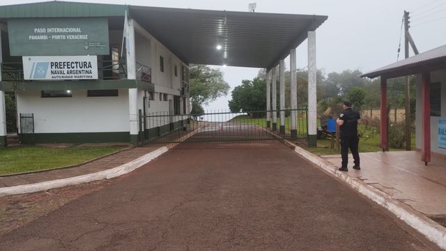Inhabilitan el paso fronterizo Panambí–Porto Vera Cruz por la bajante del río Uruguay.