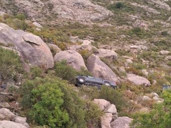 Milagro en las Altas Cumbres de Córdoba: cayó 30 metros al vacío con su camioneta y sobrevivió