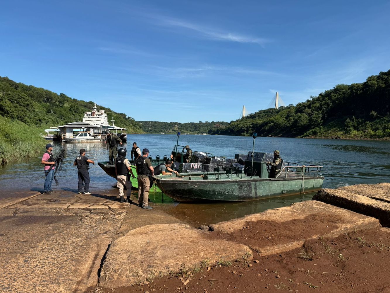 Violento tiroteo en el río Paraná durante un operativo en Puerto Iguazú: secuestran contrabando por más de $245 millones.