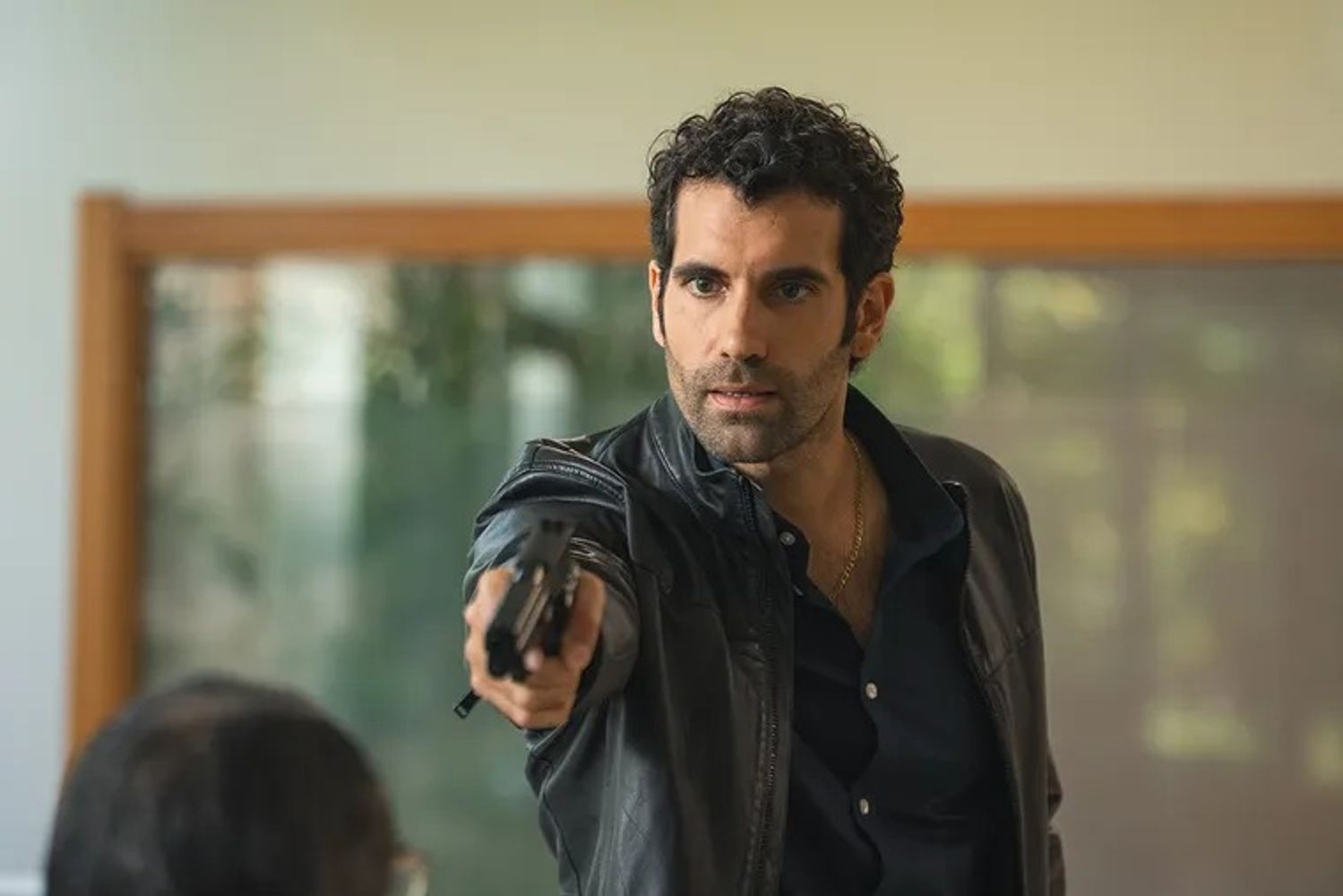 La segunda temporada de la serie retoma la historia tres años después, con nuevos conflictos y alianzas dentro del mundo criminal.