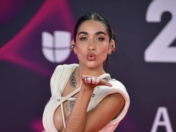 María Becerra desbloqueó una nueva tendencia y apostó por unos anteojos ultra llamativos