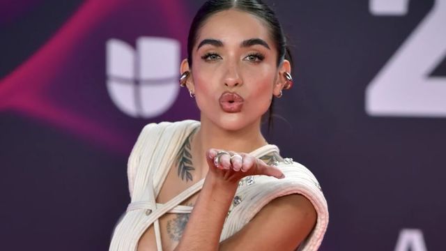 María Becerra desbloqueó una nueva tendencia y apostó por unos anteojos ultra llamativos
