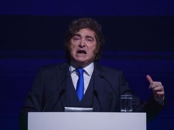 Milei frente a un espeso clima político por la interna y las protestas callejeras
