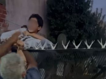 El dramático video de un nene queriendo escapar de la casa de su mamá y padrastro: hay denuncias por abusos y maltratos